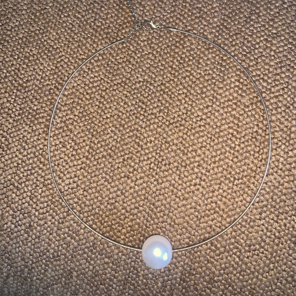 Single pearl necklace